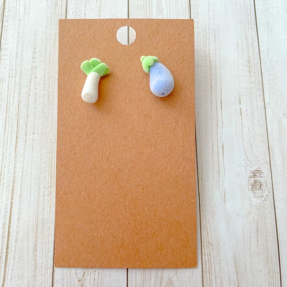 🖤 Fuzzy Veggie Earrings - Picture 4 of 5